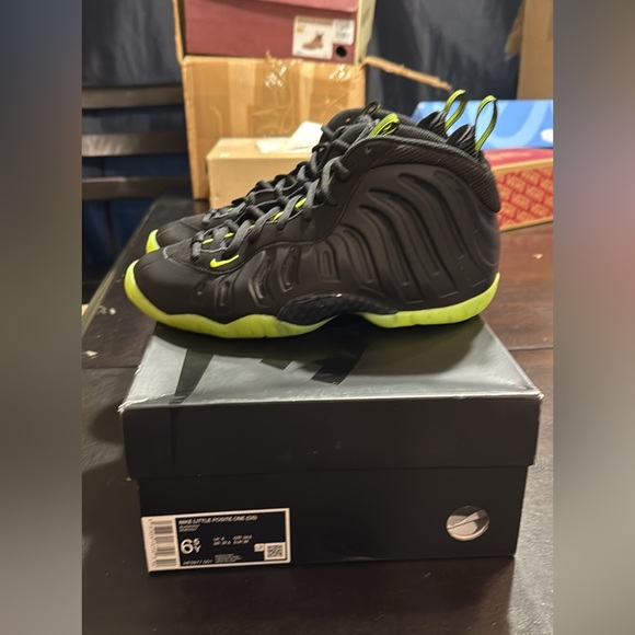 Brand new Nike Little Posite One Black/Volt (GS) 6.5y/8 women 7y/8.5 women